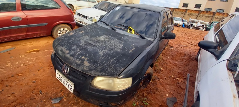 SUCATA APROVEITÁVEL COM MOTOR INSERVÍVEL