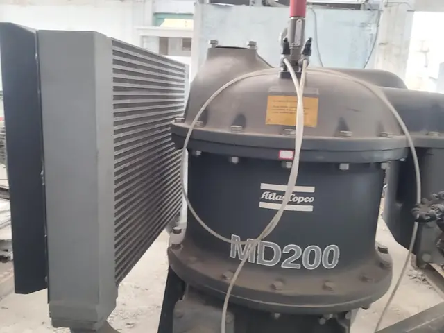 SECADORA DE AR INDUSTRIAL MARCA ATLAS COPCO MD200 - NO ESTADO QUE SE ENCONTRA