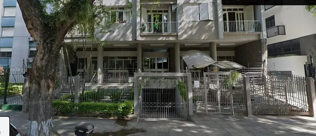 A fração de 50% sobre a garagem sem número do edifício que recebeu o nº 106 da Rua Laurindo