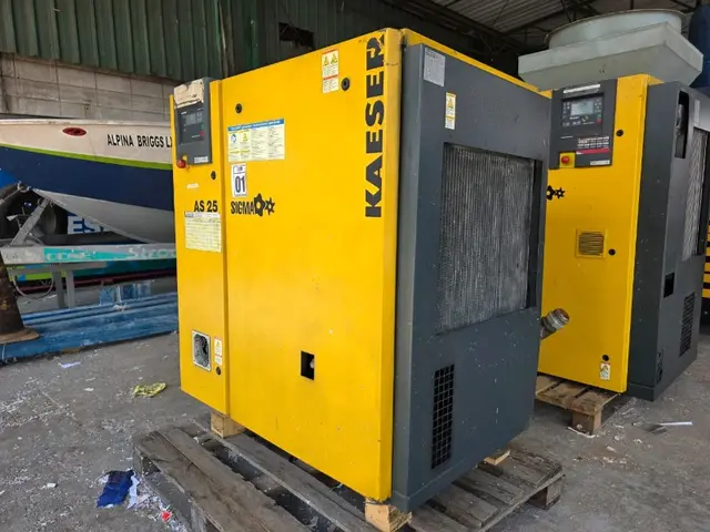 COMPRESSOR DE PARAFUSO KAESER; MODELO AS 25 - FUNCIONANDO