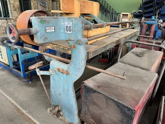 LIXADEIRA DE CINTA INDUSTRIAL