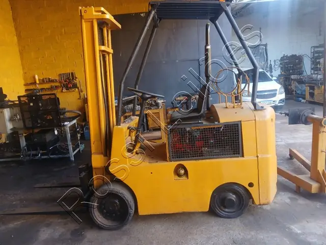 EMPILHADEIRA YALE - GLP - CAPACIDADE 2,5 TON. - FUNCIONANDO - NO ESTADO