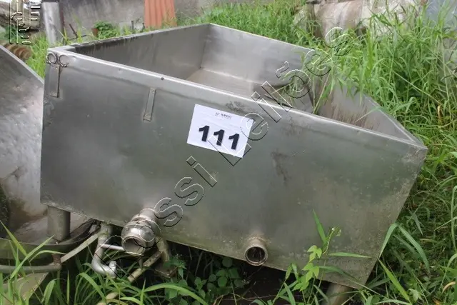 TANQUE RETANGULAR EM AÇO INOX, CAP. 3000 L, DIM. 3,65X1,8X0,6 M