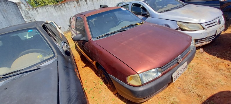 SUCATA APROVEITÁVEL COM MOTOR INSERVÍVEL