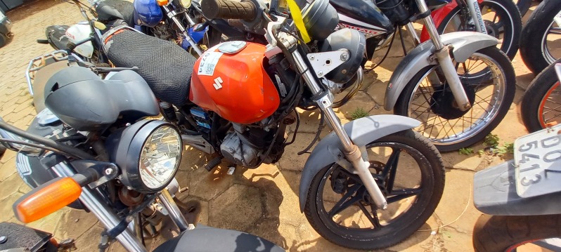 SUCATA APROVEITÁVEL COM MOTOR INSERVÍVEL
