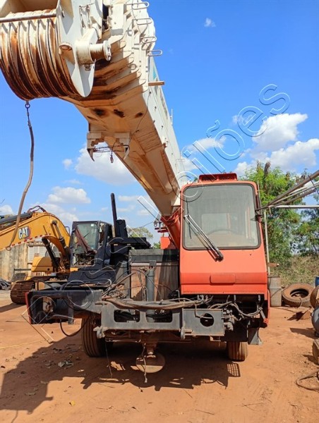 GUINDASTE TADANO MOD. GT 600B ANO 2008/2008 - COR VERMELHA - DIESEL - CAPACIDADE 60 TON. - NO ESTADO