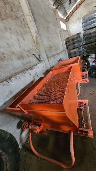 DISTRIBUIDOR MINAME DE ADUBO E CALCÁRIO - EQUIP. FUNCIONANDO