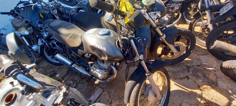 SUCATA APROVEITÁVEL COM MOTOR INSERVÍVEL
