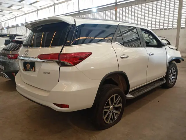 TOYOTA / HILUX SW4 SRX 2.8 4X4 D-4D TB 4P AUT 7L DIESEL 2017/2017