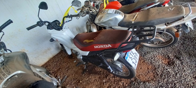 SUCATA APROVEITÁVEL COM MOTOR INSERVÍVEL