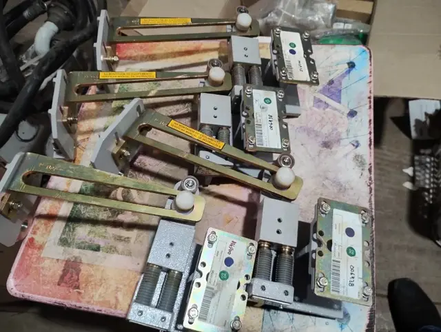 Lote com: 04 peças de suporte de fixação para posicionador de cilindro série F-Y