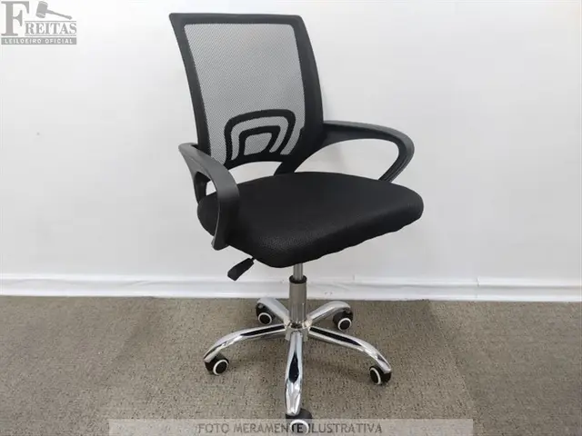 LOTE COM 01 CADEIRA EXECUTIVA G2 TECIDO PRETO GIRATÓRIA BASE CROMADA APOIO BRAÇO FIXO AJUSTE ALTURA…