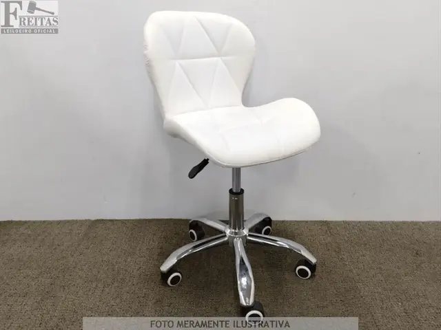 LOTE COM 01 CADEIRA SECRETÁRIA EIFFEL OFFICE SLIM ESTOFADA ENCOSTO ERGONÔMICO BRANCA GIRATÓRIA BASE…