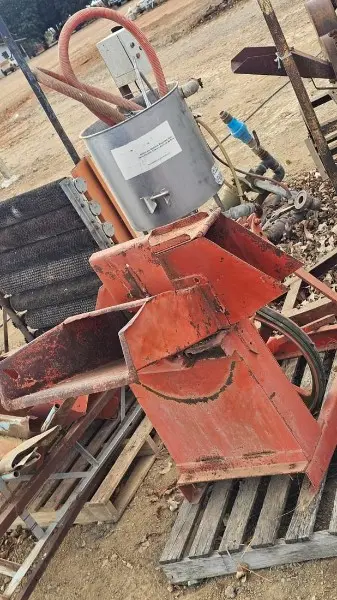 TRITURADOR / MOINHO FORRAGEIRO ESTACIONÁRIO PARA FORRAGENS E MATERIAIS AGRÍCOLAS