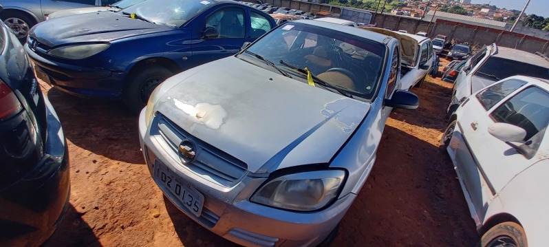 SUCATA APROVEITÁVEL COM MOTOR INSERVÍVEL