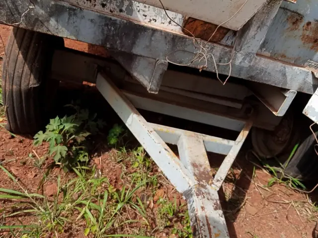 CARRETA AGRÍCOLA PARA TRANSPORTE; CAP. INDICADA: 3.000KG