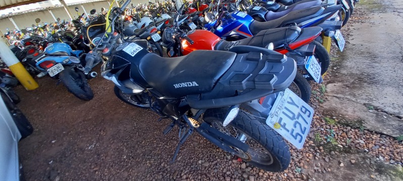 SUCATA APROVEITÁVEL COM MOTOR INSERVÍVEL