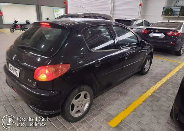 Automóvel Peugeot/206 1.4 Feline FX, ano/modelo 2006, placa MEW8771