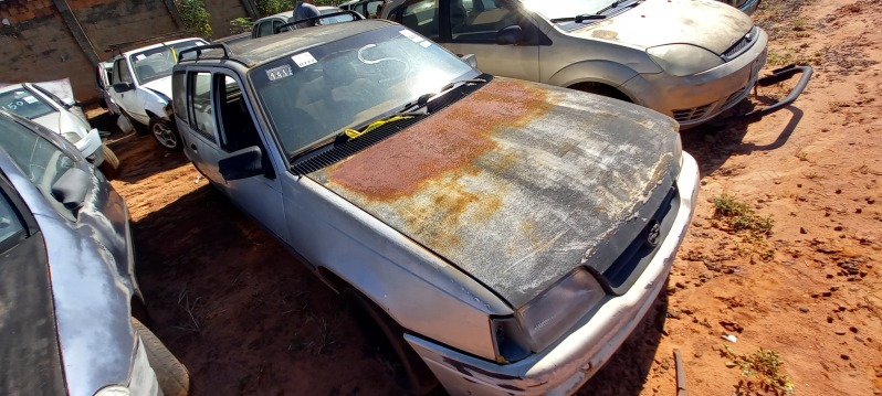 SUCATA APROVEITÁVEL COM MOTOR INSERVÍVEL