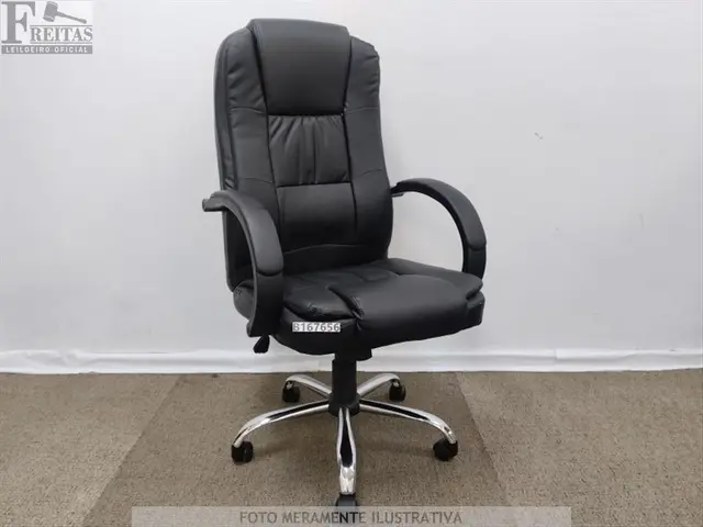 LOTE COM 01 CADEIRA EXECUTIVA DIRETOR CORINO PRETA GIRATÓRIA BASE CROMADA APOIO BRAÇO FIXO AJUSTE…