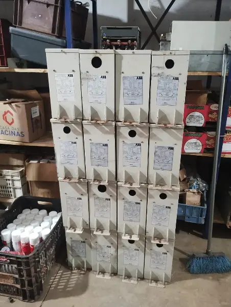 Lote com: 16 peças de banco capacitor ABB