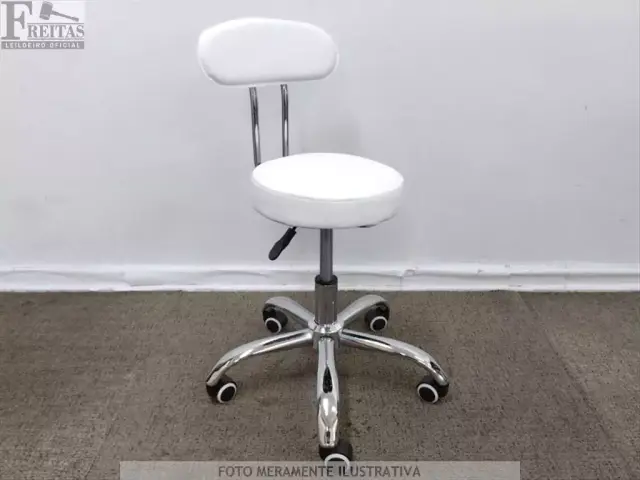 LOTE COM 01 BANQUETA POP MOCHO ESTOFADA BRANCA GIRATÓRIA COM ENCOSTO BASE CROMADA AJUSTE ALTURA…