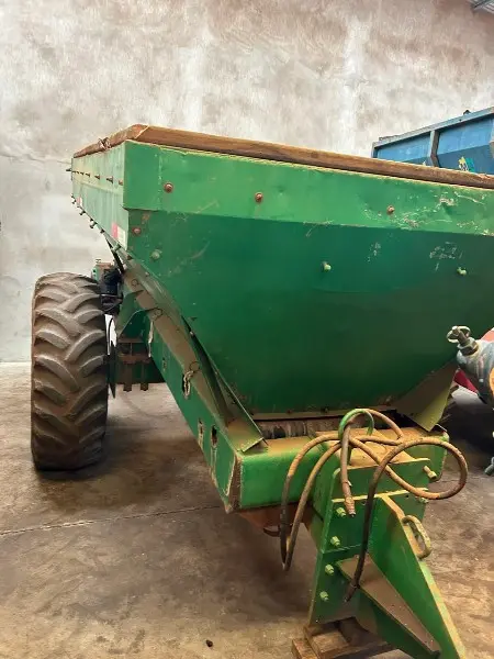 DISTRIBUIDOR DE CALCÁRIO STARA 10.000KG