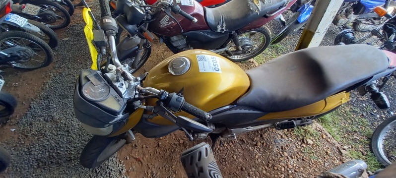 SUCATA APROVEITÁVEL COM MOTOR INSERVÍVEL