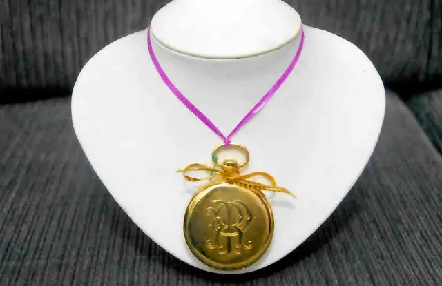 Um RELÓGIO em ouro 18 k, 110 anos, pesando 34 gramas