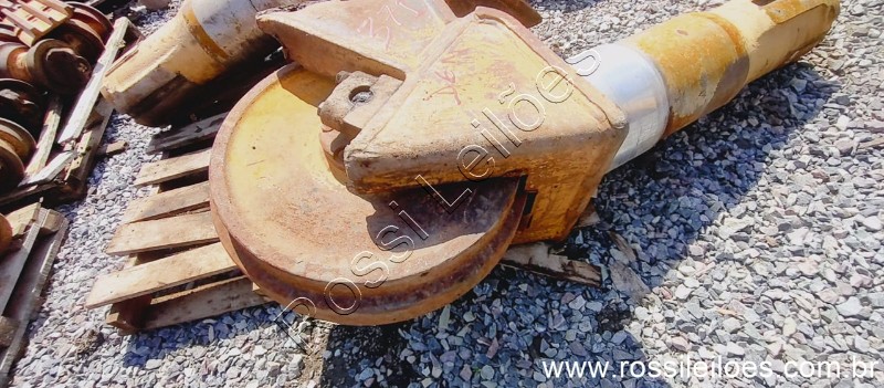 RODA GUIA COM SUPORTE CATERPILLAR D6M