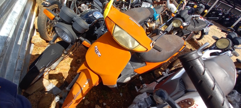 SUCATA APROVEITÁVEL COM MOTOR INSERVÍVEL