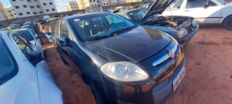 SUCATA APROVEITÁVEL COM MOTOR INSERVÍVEL