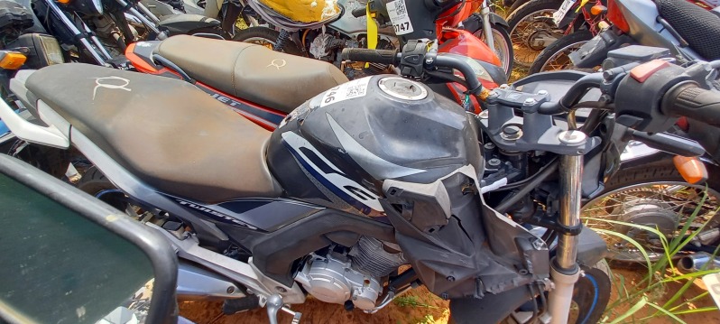 SUCATA APROVEITÁVEL COM MOTOR INSERVÍVEL