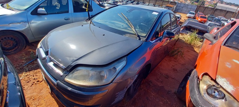 SUCATA APROVEITÁVEL COM MOTOR INSERVÍVEL