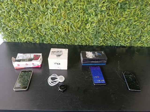 1 SMARTWATCH HUAWEi E 3 SMARTPHONES