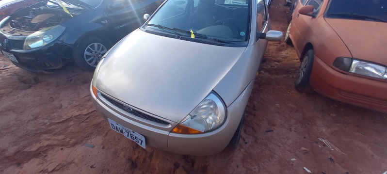 SUCATA APROVEITÁVEL COM MOTOR INSERVÍVEL