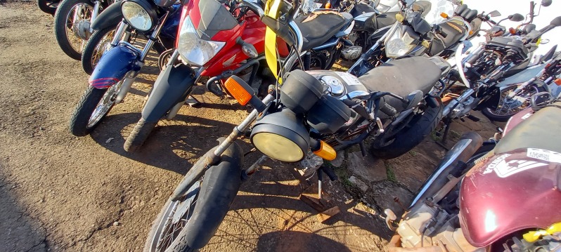 SUCATA APROVEITÁVEL COM MOTOR INSERVÍVEL