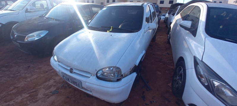 SUCATA APROVEITÁVEL COM MOTOR INSERVÍVEL