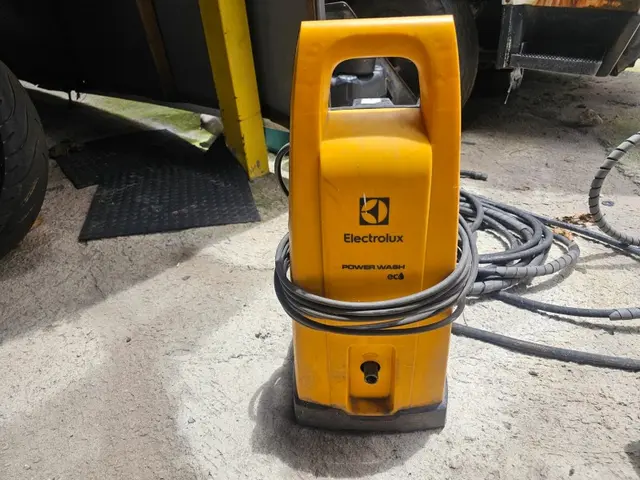LAVADORA DE ALTA PRESSÃO ELECTROLUX MODELO EWS30