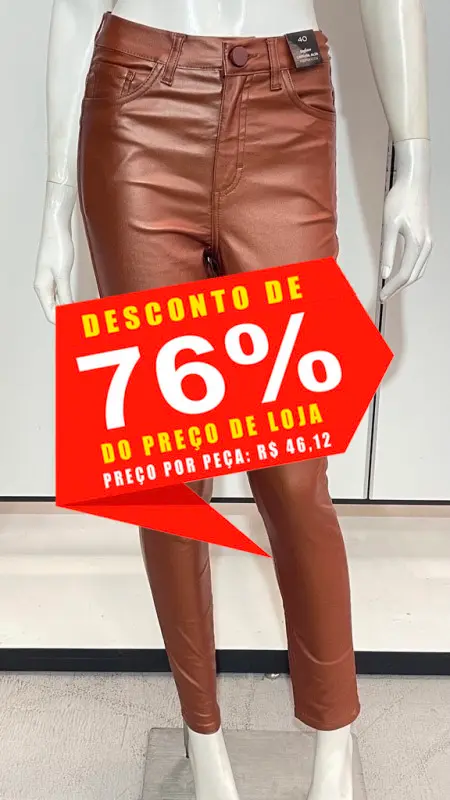 Lote composto por aproximadamente 47 peças de roupas diversas.