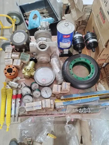 Lote com: Válvulas, filtros, manômetros, eixos, sensores e acoplamentos