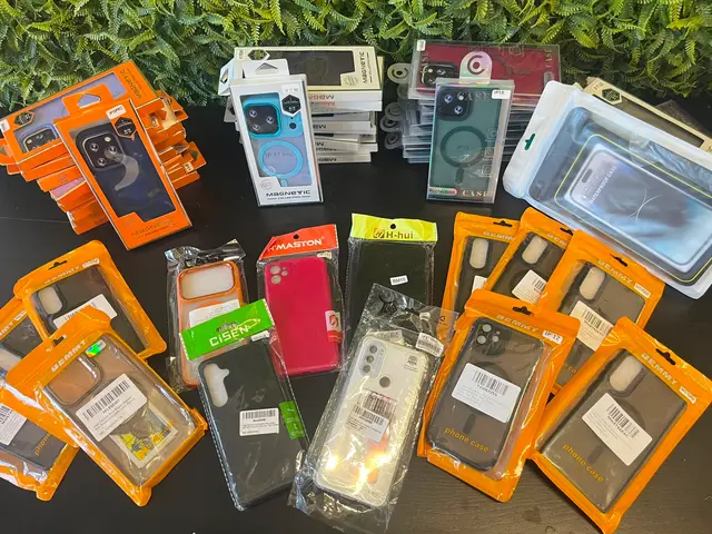 15 UN- CAPINHA FOSCA MAGSAFE IPHONE 11 AO 17 PRO MAX - 7 UN- CAPA SAMSUNG MAGSAFE - CAPA IPHONE 15 PRO MAX - CAPA XIAOMI REDMI 15 - CAPA IPHONE 11 E MAIS ITENS