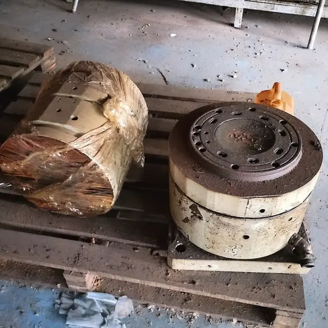 Lote com diversos moldes para injeção plástica