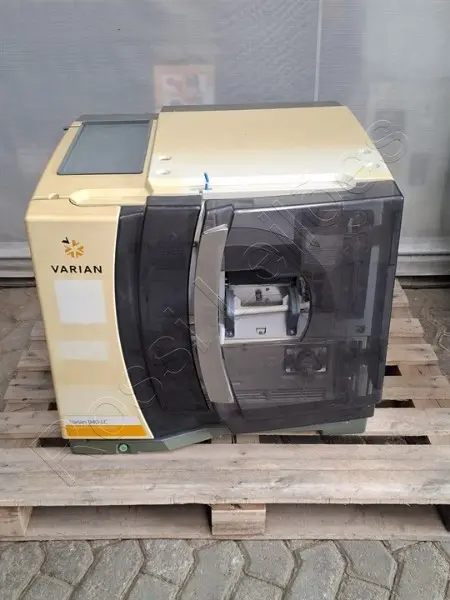 CROMATÓGRAFO LÍQUIDO DE ALTA PERFORMACE (HPLC) 940-LC VARIAN