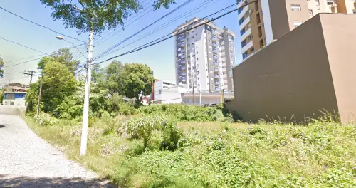 TERRENO URBANO COM 333,50 M², SEM BENFEITORIAS, SITUADO NA ESQUINA DAS RUAS IRMÃO MARTINHO E CONSELHEIRO DANTAS, CAXIAS DO SUL/RS