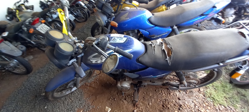 SUCATA APROVEITÁVEL COM MOTOR INSERVÍVEL