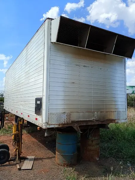 BAÚ DE ALUMÍNIO PARA TRANSPORTE DE PINTINHO; 8M DE COMPRIMENTO X 2,50M DE ALTURA; C/ VENTILADOR