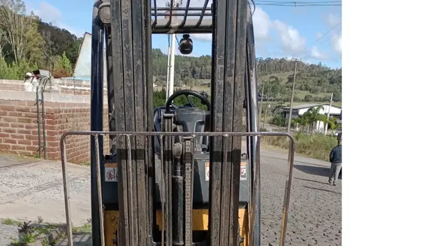 Empilhadeira, marca YALE, modelo GLP 050LX