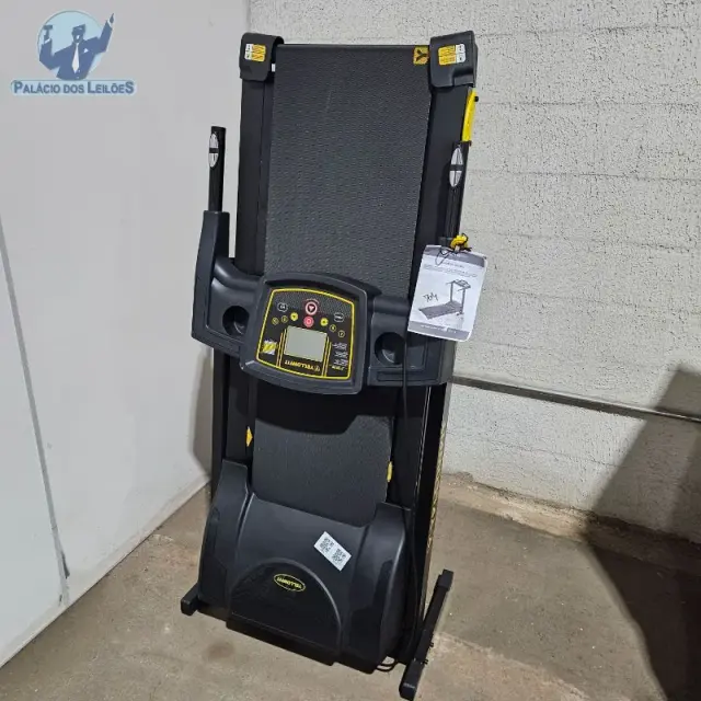 01 Esteira elétrica Sano Fitness GTR 2.5 Yellowfit, bivolt, dobrável, nas cores preta e amarela, com painel digital, botões de seleção de programas e…