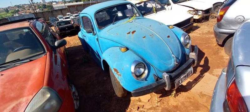 SUCATA APROVEITÁVEL COM MOTOR INSERVÍVEL